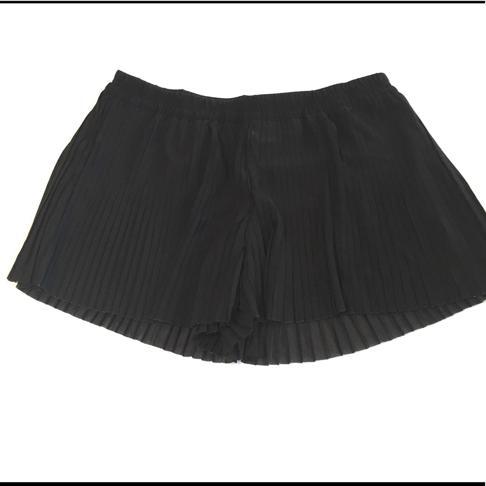 H & M Black Pleated Shorts Unfinished Hem Small